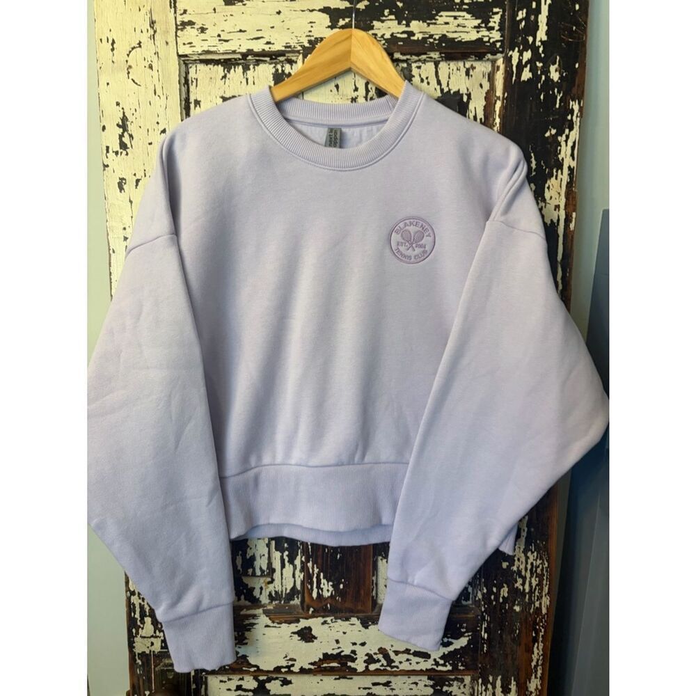 Blakeney Tenniz Club Lavender Crewneck Sweatshirt. Super soft Women’s Pullover L